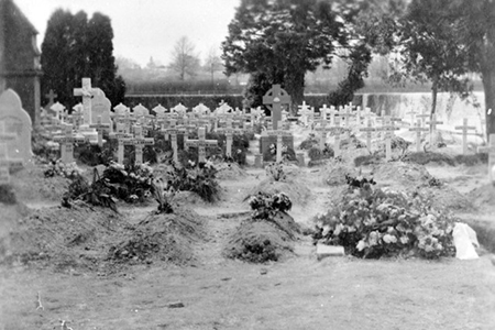 ANZAC Memorial goes ahead despite lockdown- graves 1914-1918