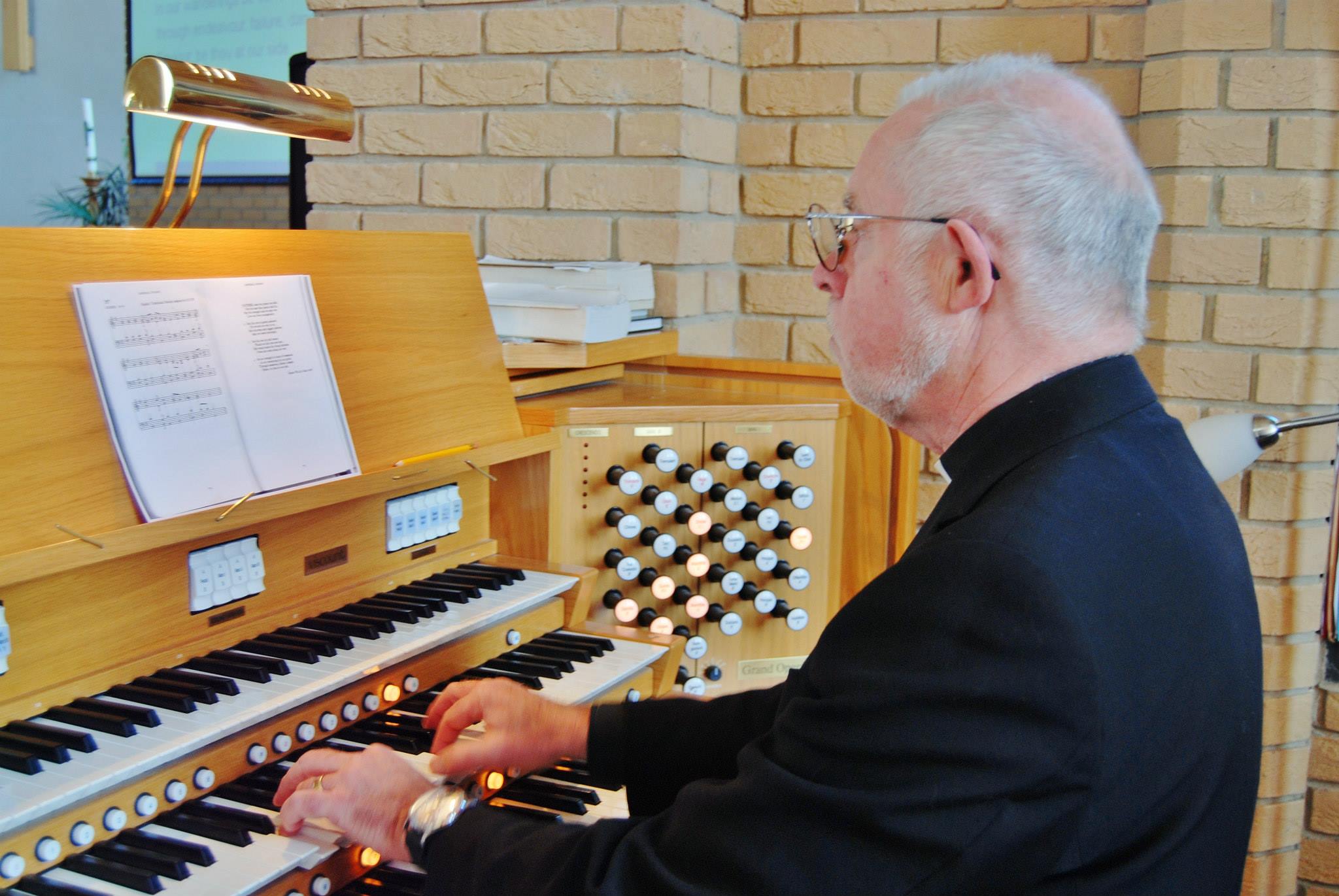 Feb 2015 Diocesan Synod AD Sherborne Plays Organ