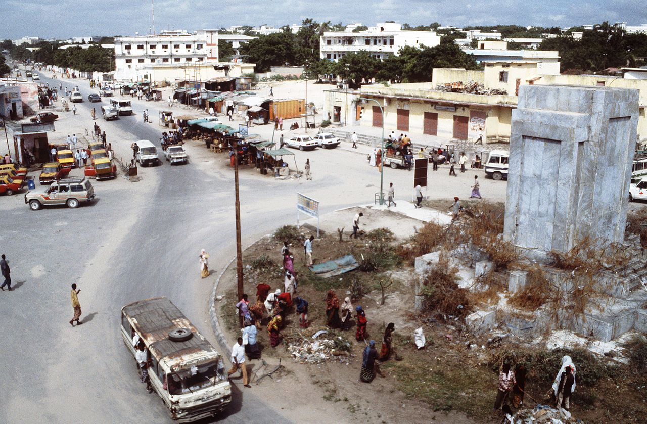 Mogadishu K-4 roundabout.jpg