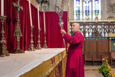 98th Archbishop of York takes his Crozier